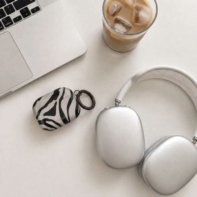 7. Etui Tech-Protect Lamano na AirPods 4 / 5 - czarno-beżowe