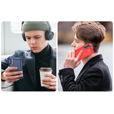 9. Carbon Case etui do Motorola Moto G62 5G elastyczny silikonowy karbonowy pokrowiec czarne