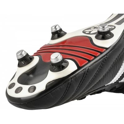 10. Buty piłkarskie adidas World Cup SG M 011040