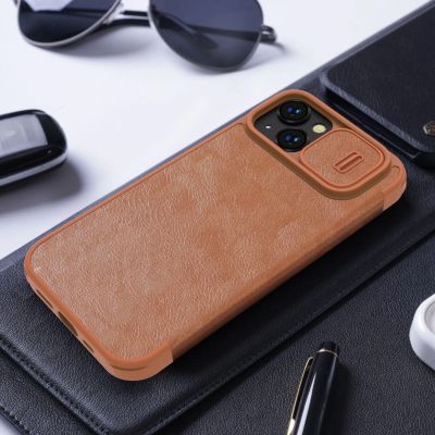 20. Nillkin Qin Leather Pro Case etui iPhone 14 Plus osłona na aparat kabura pokrowiec obudowa z klapką brązowy