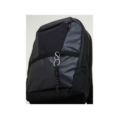 6. Plecak PEAK PERFORMANCE Commuter Backpack kolor czarny