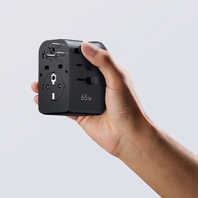 9. Adapter Ugreen S550 65W podróżny uniwersalny - czarny