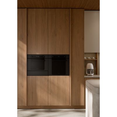 17. Ekspres do kawy SMEG DCF02WHEU