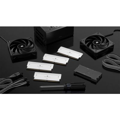 6. Pamięć Corsair Dominator Titanium CMP32GX5M2B6000C30W 32GB 2x16GB DDR5 6000 MHz