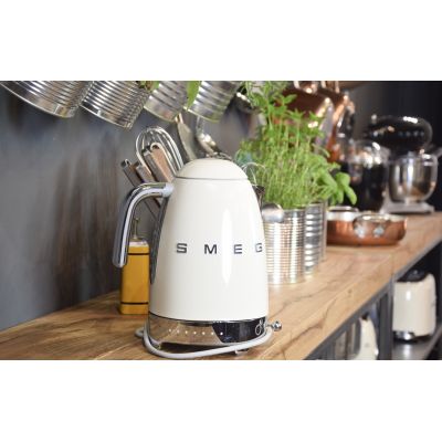 36. Czajnik elektryczny SMEG KLF04CREU kremowy