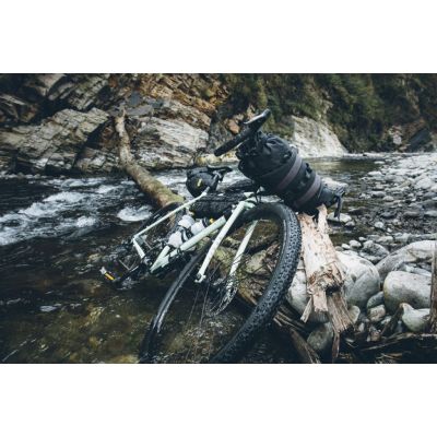 8. Torba rowerowa podsiodłowa TOPEAK BACKLOADER black (15 litrów)