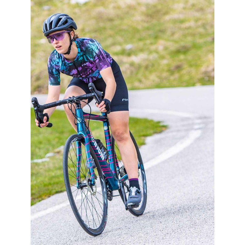 3. Spodenki rowerowe NORTHWAVE ACTIVE W's Bibshort - czarny