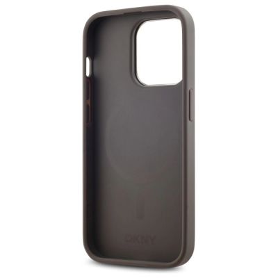 7. Etui DKNY Leather Checkered Mono Pattern MagSafe na iPhone 14 Pro - beżowe