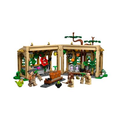 13. LEGO Harry Potter 76445 Zamek Hogwart: zajęcia z zielarstwa