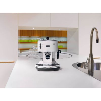 5. Ekspres ciśnieniowy DeLonghi ECO 311.W (1100W; kolor biały)