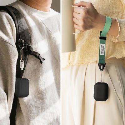 5. Etui Ringke Silicone na AirPods Pro 3 - czarne