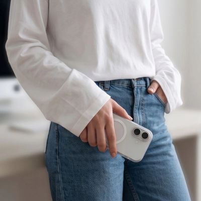 7. Etui Tech-Protect MagZero MagSafe na iPhone 17 - białe matowe
