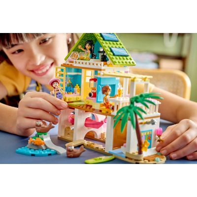 20. LEGO Friends 42699 Domek na plaży i foki