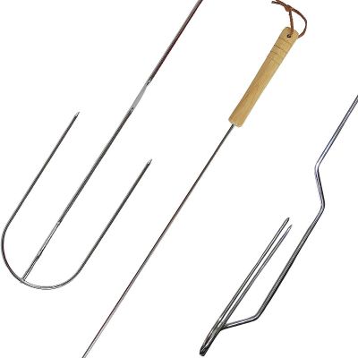 7. WIDELEC OGNISKOWY 100CM Z DREWNIANĄ RĄCZKĄ