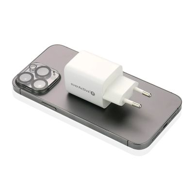 8. EVERACTIVE ŁADOWARKA SIECIOWA GAN 1 X USB ORAZ 1 X USB-C QUICK CHARGE 4.0 45W BIAŁA SC-450Q
