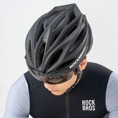 5. Kask rowerowy Rockbros z szybką, odpinane okulary z ochroną UV, unisex - zielony