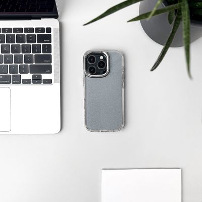 5. Etui Glitter Case na iPhone 16 Pro - przezroczyste z brokatem