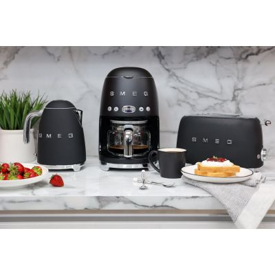 53. Czajnik elektryczny Smeg KLF03BLMEU