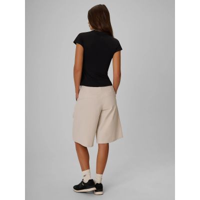 2. Spodenki casual damskie 4F 4FRSS26TSHOF0935-12S