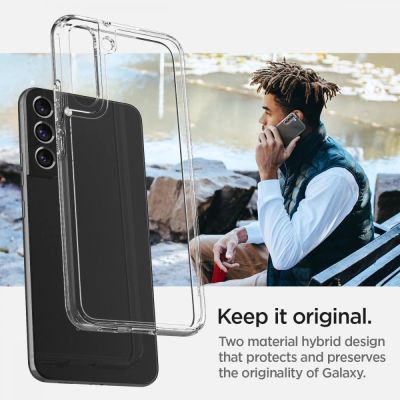 9. Etui Spigen Ultra Hybrid na Samsung Galaxy S22 - przezroczyste