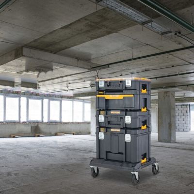 27. Skrzynia TSTAK 2,0 uchwyt krótki DWST83345-1 DEWALT