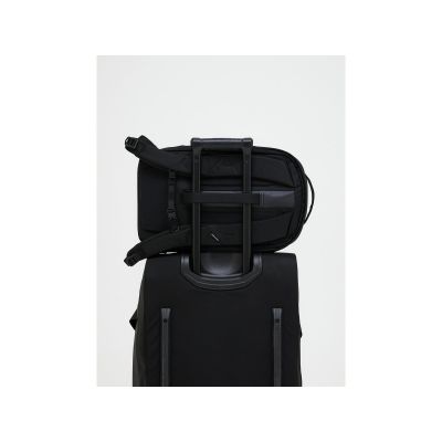 5. Plecak PEAK PERFORMANCE Commuter Backpack kolor czarny