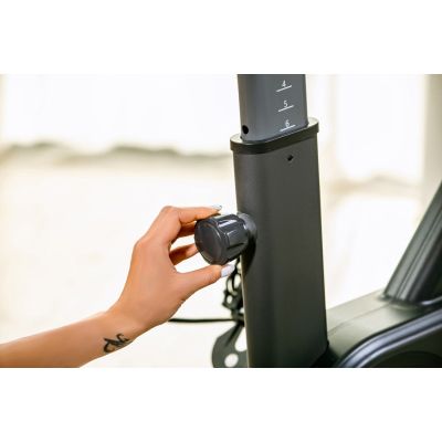 179. Rower stacjonarny, magnetyczny OVICX Q200X z ekranem dotykowym 15,6" TFT, WIFI bluetooth&app