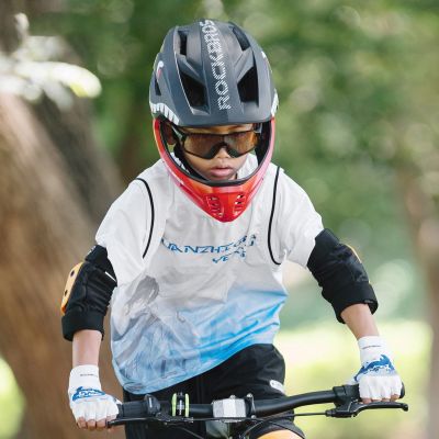 5. Kask rowerowy Rockbros TT-32006 Shark dziecięcy z odpinaną szczęką rozmiar S (48-52) - czarny