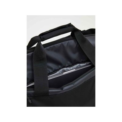 3. Torba PEAK PERFORMANCE Vertical Duffle 40L kolor czarny