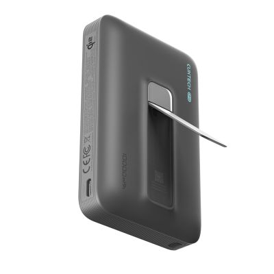 3. Powerbank Cuktech WPB100 10000 mAh Qi2 magnetyczny 30 W z podstawką - czarny