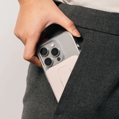 9. Etui Ringke Wallet Slide Grip MagSafe - czarne