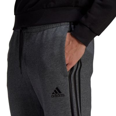 13. Spodnie adidas Essentials Tapered Cuff 3 Stripes M GK8826