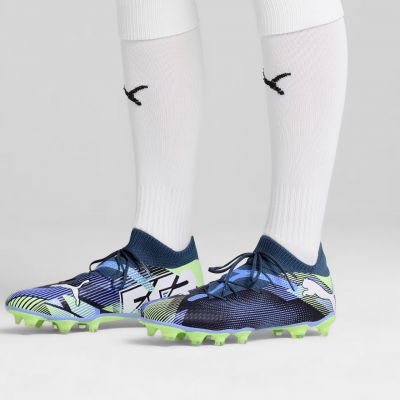 8. Buty piłkarskie Puma Future 7 Pro FG/AG M 107924 03