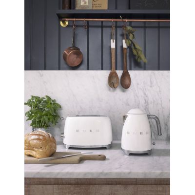 63. Smeg KLF03CREU czajnik elektryczny 1,7 l 2400 W Kremowy