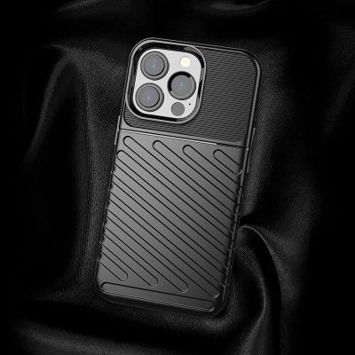 5. Thunder Case elastyczne pancerne etui pokrowiec iPhone 13 Pro zielony