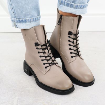 7. Skórzane botki na klocku damskie beżowe Vinceza 26-39955