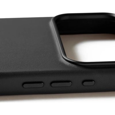 5. Etui skórzane do iPhone 17 Pro Max Black Mujjo