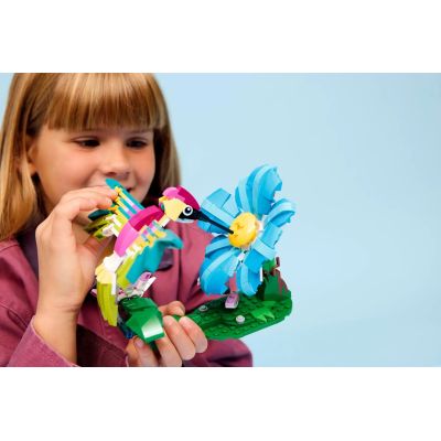 9. LEGO Creator 31384 Dzikie zwierzęta: Kolorowy koliber
