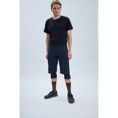 2. Szorty POC M's Essential Casual Shorts czarny