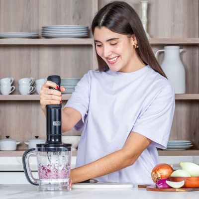 8. Blender ręczny Black+Decker BXHBA1501E