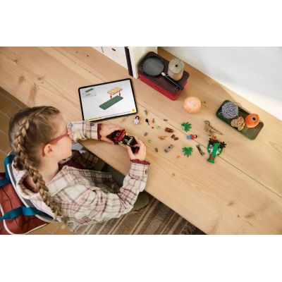 10. LEGO Jurassic World 76972 Ucieczka terenówką przed raptorem