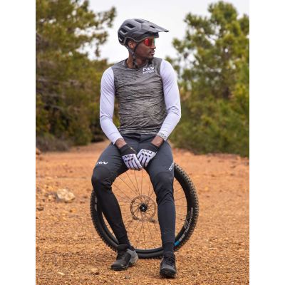 4. Spodnie rowerowe NORTHWAVE Bomb Long Pants - czarny
