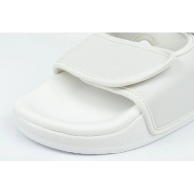 17. Sandały adidas Adilette U EG5026