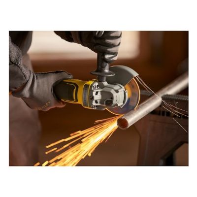 11. Szlifierka kątowa aku 125 mm 2x4.0Ah SFMCG700M2K STANLEY