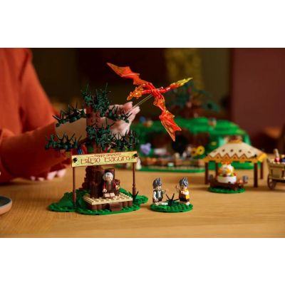 7. LEGO Icons 10354 - Władca Pierścieni: Shire