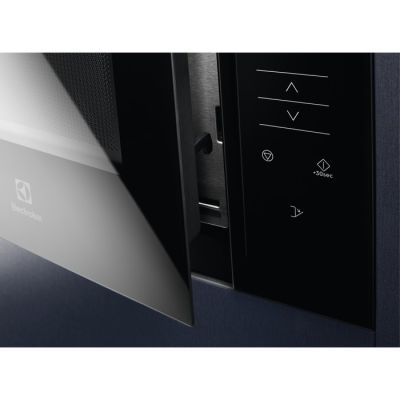 3. Kuchenka mikrofalowa ELECTROLUX KMFE172TEX