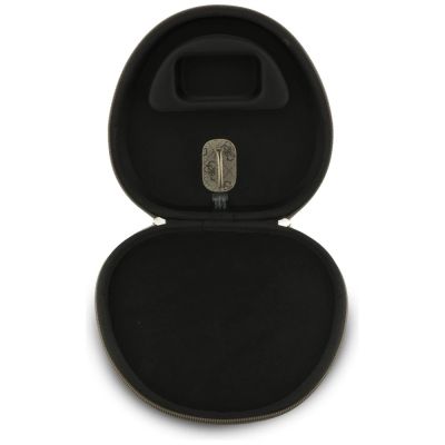 5. Etui na słuchawki Guess Carry Box - brązowe