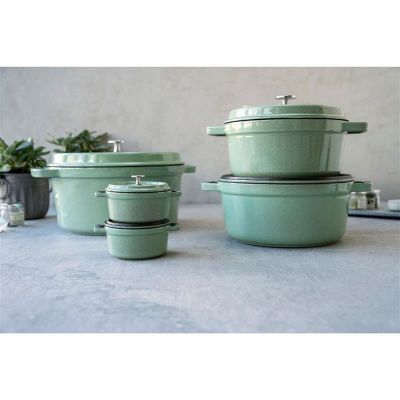 3. Garnek żeliwny okrągły STAUB 40508-706-0 - 5,2 ltr miętowy