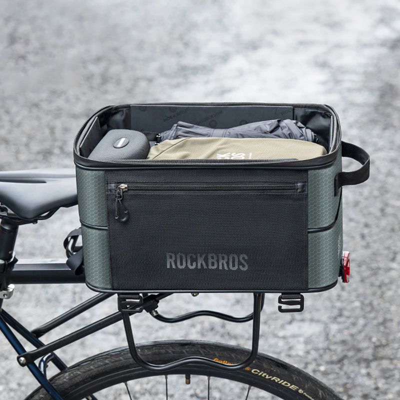 8. Torba rowerowa Rockbros A30 ROAD TO SKY składana na bagażnik 15-30 l - szara