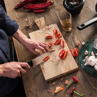 3. FISKARS NÓŻ SZEFA KUCHNI ŚREDNI HARD EDGE